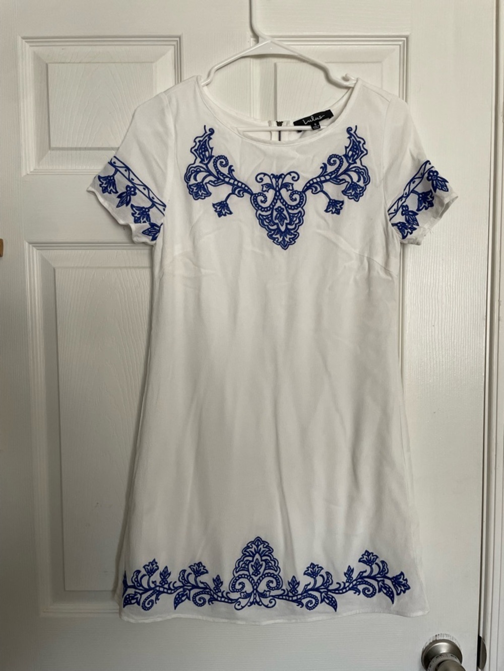Lulus Women’s size Small White Dress with Blue Embroidery (has stains)